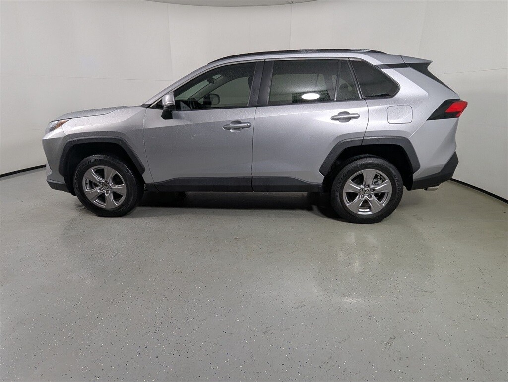 2022 Toyota RAV4 XLE photo 4