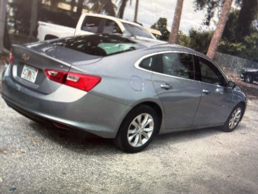 2023 Chevrolet Malibu 1LT photo 2