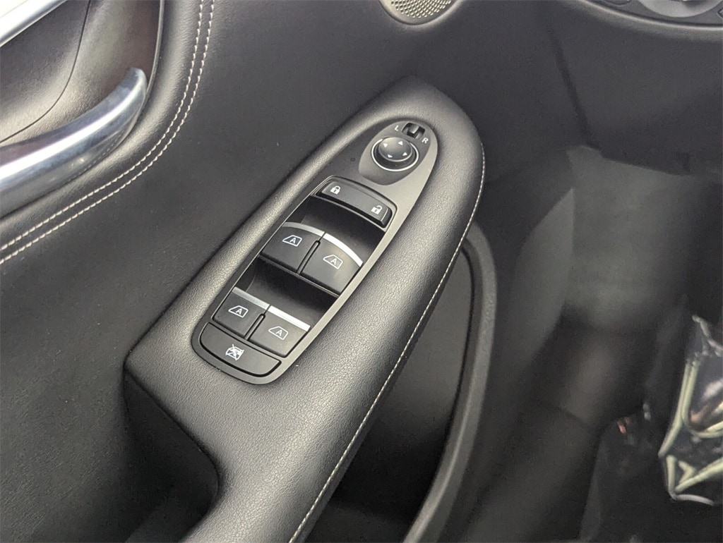 2019 Infiniti QX50 Essential photo 13