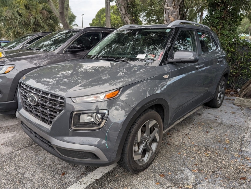 Used 2024 Hyundai Venue SEL with VIN KMHRC8A3XRU279920 for sale in Lake Park, FL