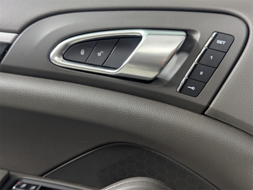 2018 Porsche Cayenne Base photo 11