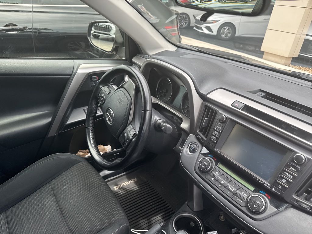 2016 Toyota RAV4 XLE - Photo 7