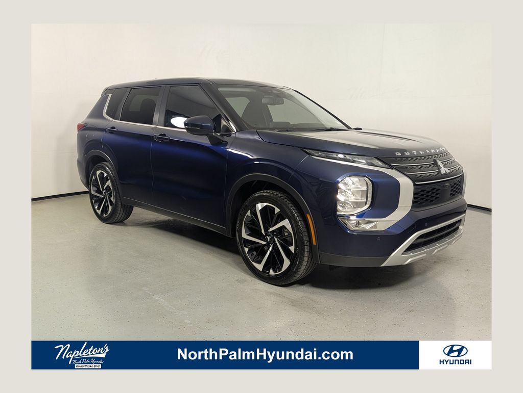 2024 Mitsubishi Outlander SE 2WD's photo