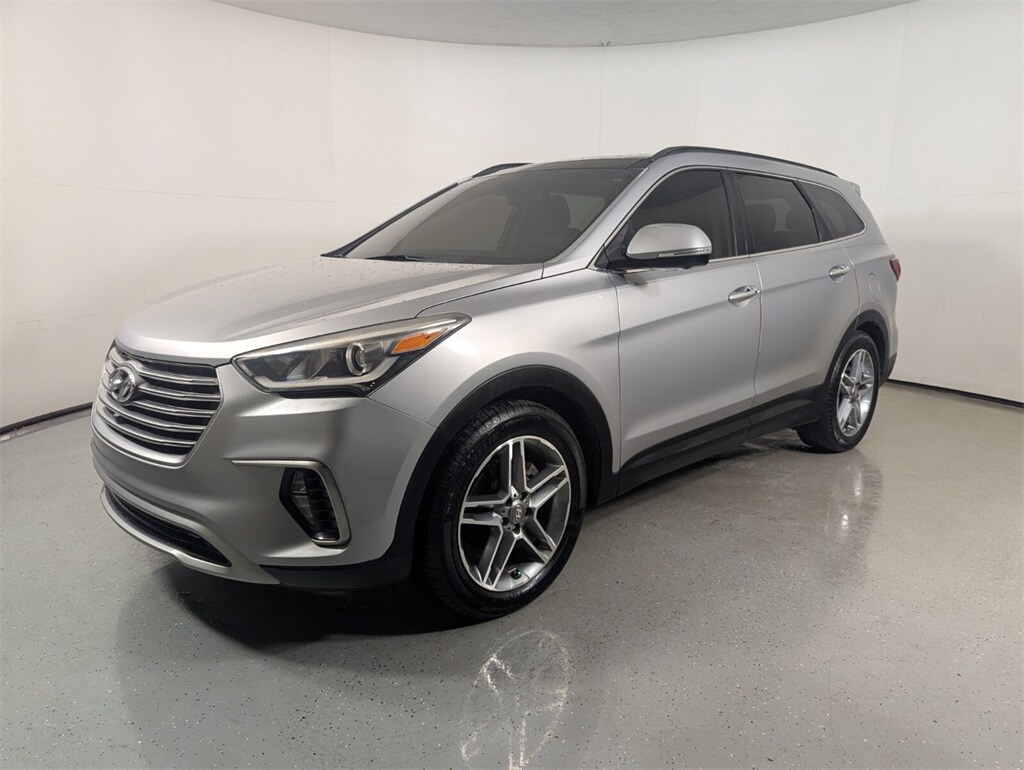 2017 Hyundai Santa Fe SE Ultimate photo 3