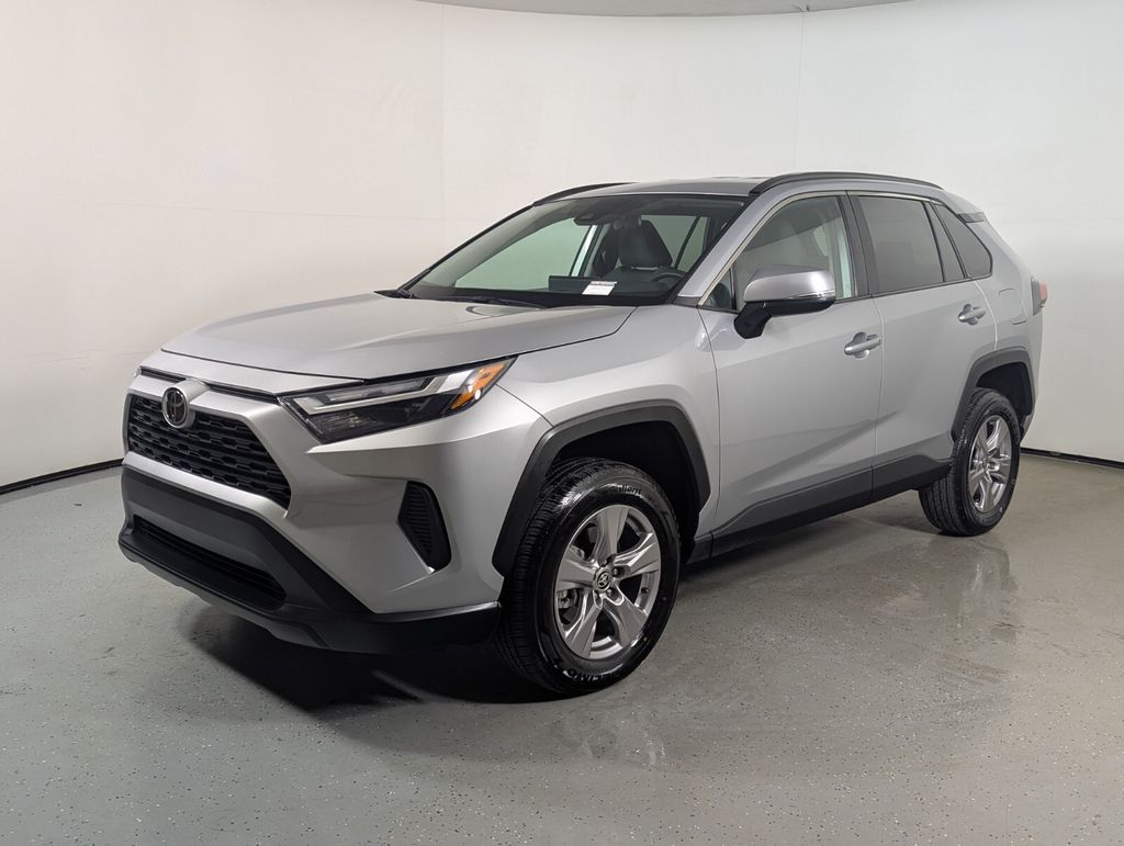 2025 Toyota RAV4 XLE - Photo 3