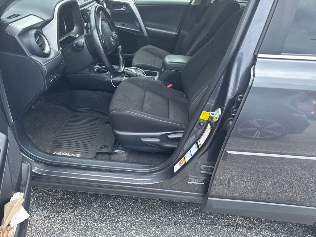 2016 Toyota RAV4 XLE - Photo 12