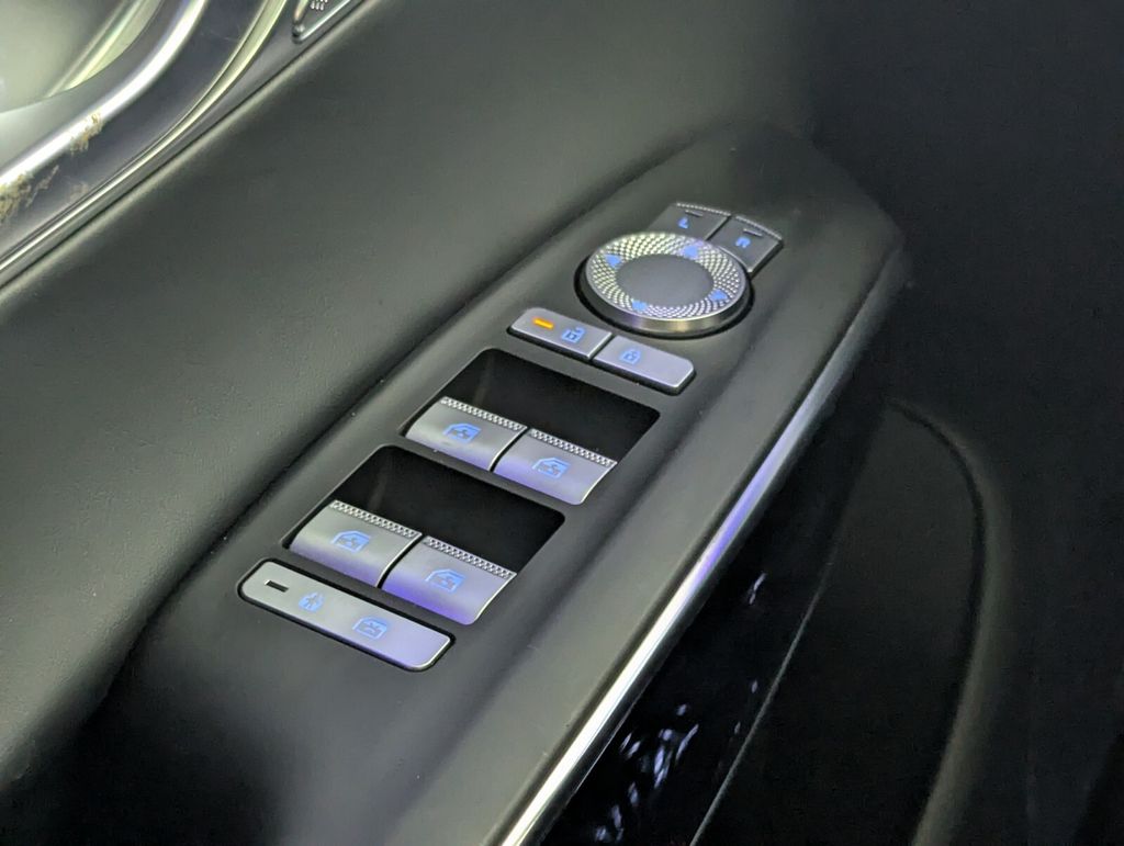 2026 GENESIS GV70 - Photo 17