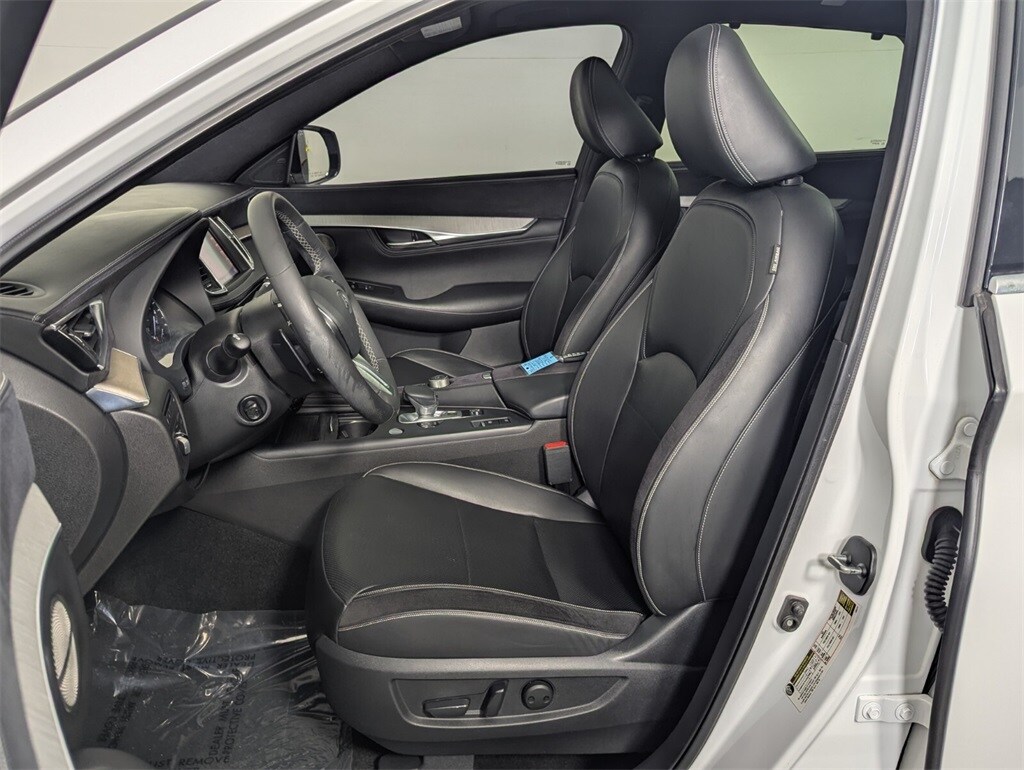 2019 Infiniti QX50 Essential photo 9