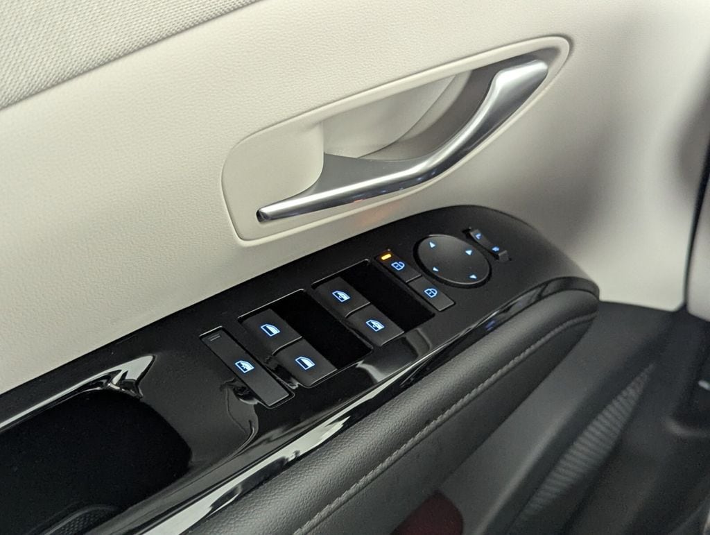 2025 Hyundai Tucson Limited - Photo 17