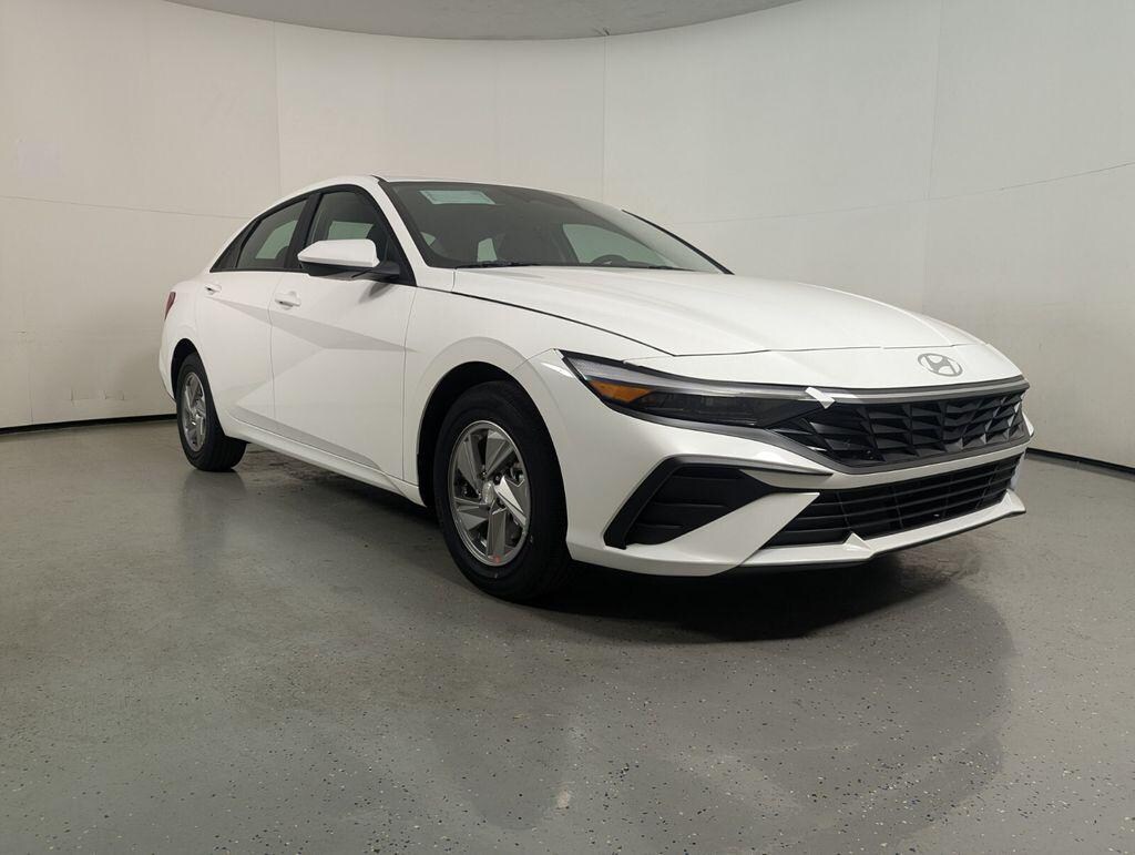 New 2026 Hyundai Elantra SE Sedan