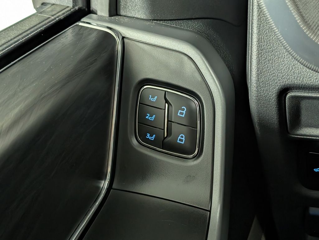 2025 Ford F-150 Lariat - Photo 26