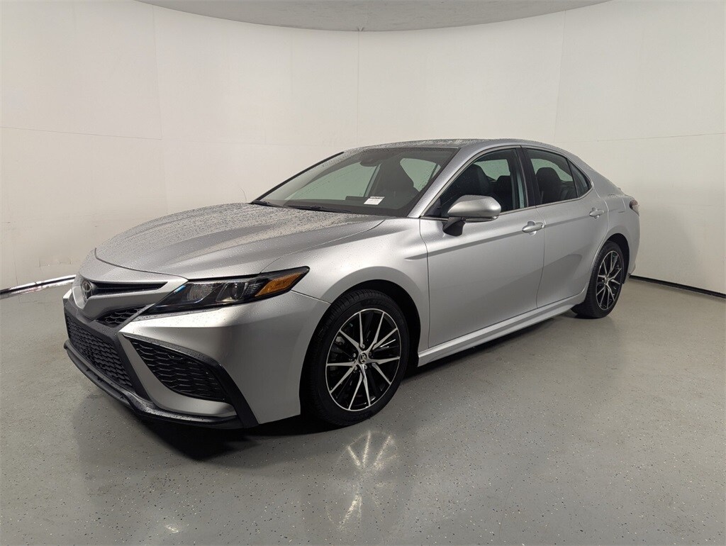 2023 Toyota Camry SE photo 3