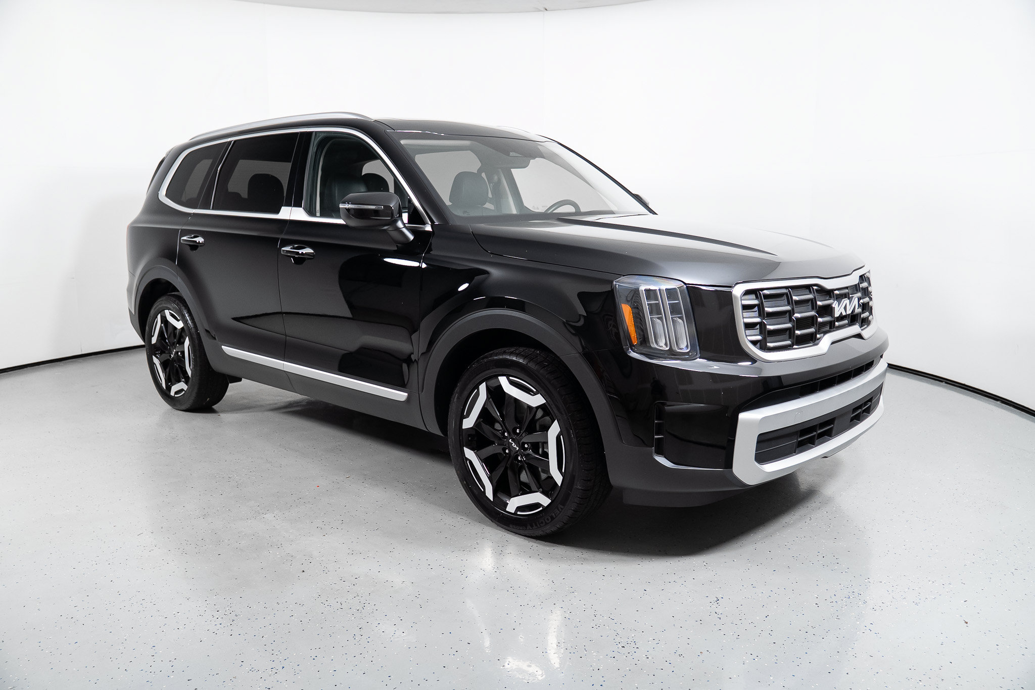 Used 2024 Kia Telluride S SUV