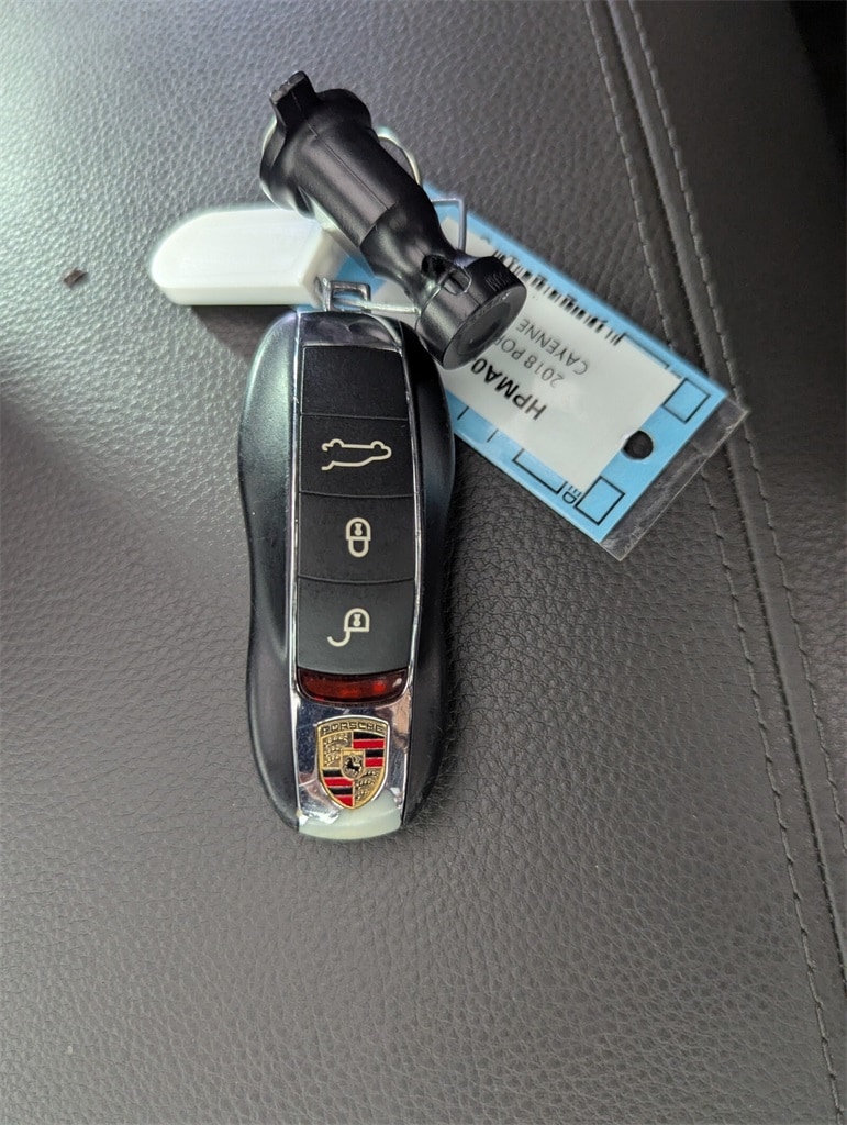 2018 Porsche Cayenne Base photo 27