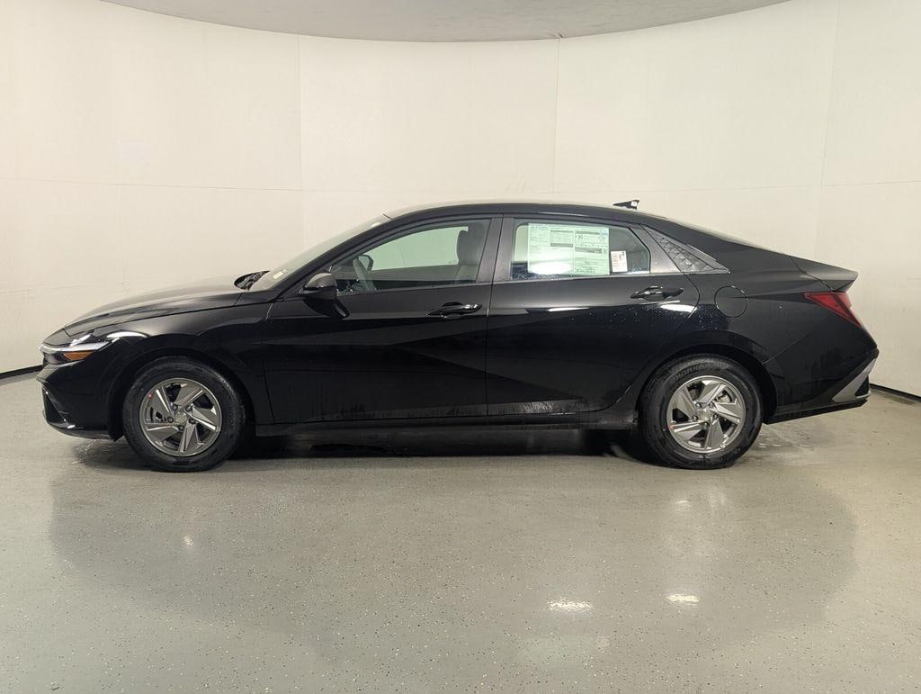 New 2026 Hyundai Elantra SE Sedan