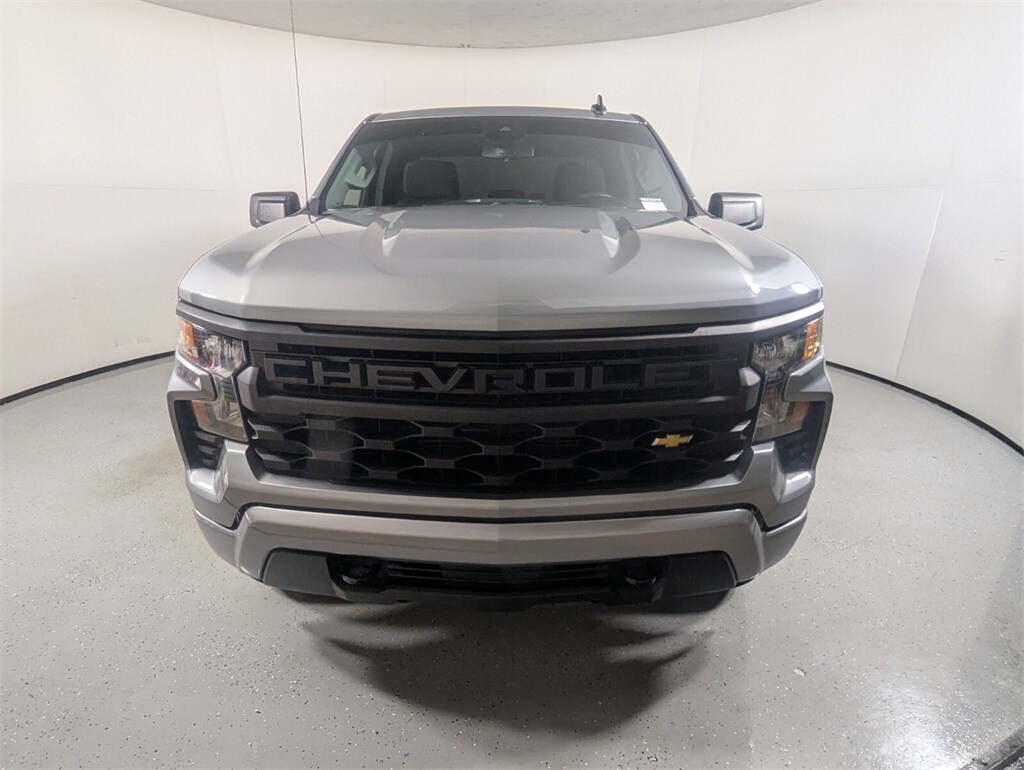 2023 Chevrolet Silverado 1500 Custom photo 2