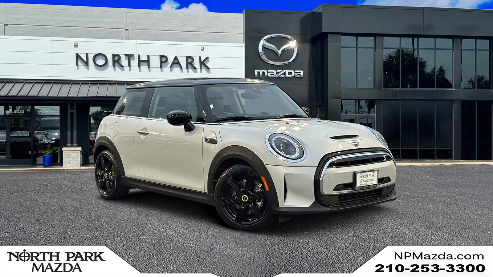 2022 MINI Hardtop Cooper SE's photo