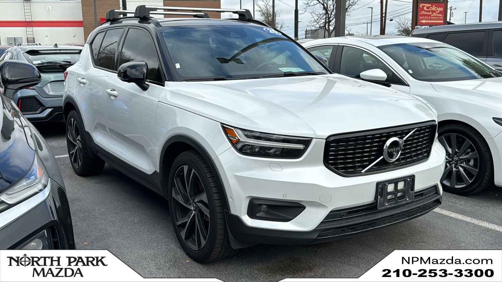 2020 Volvo XC40 R-Design's photo