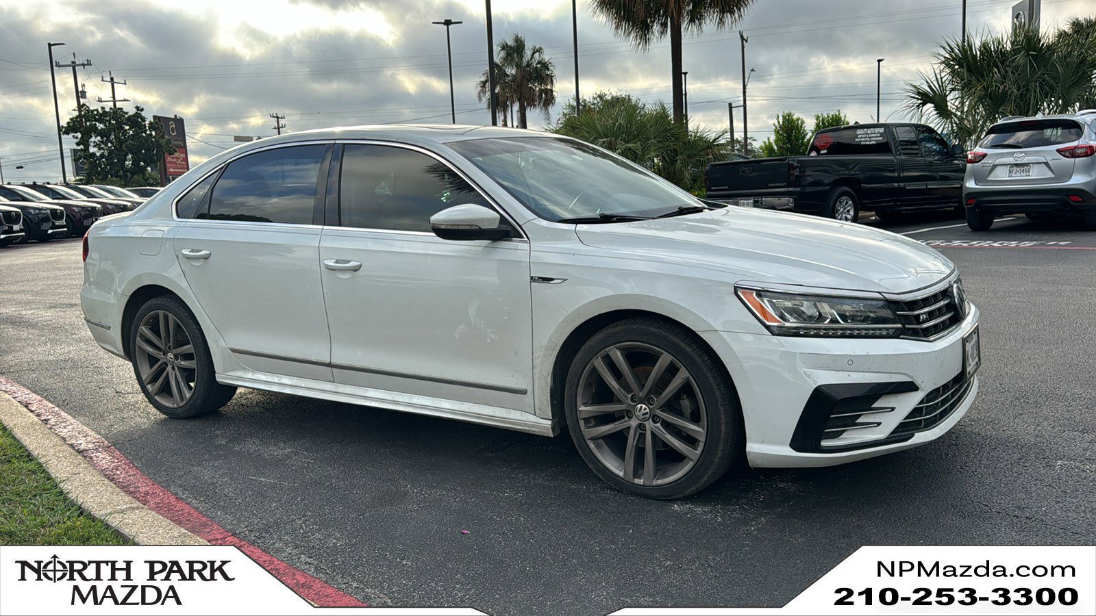 2019 Volkswagen Passat 2.0T SE R-Line Auto's photo