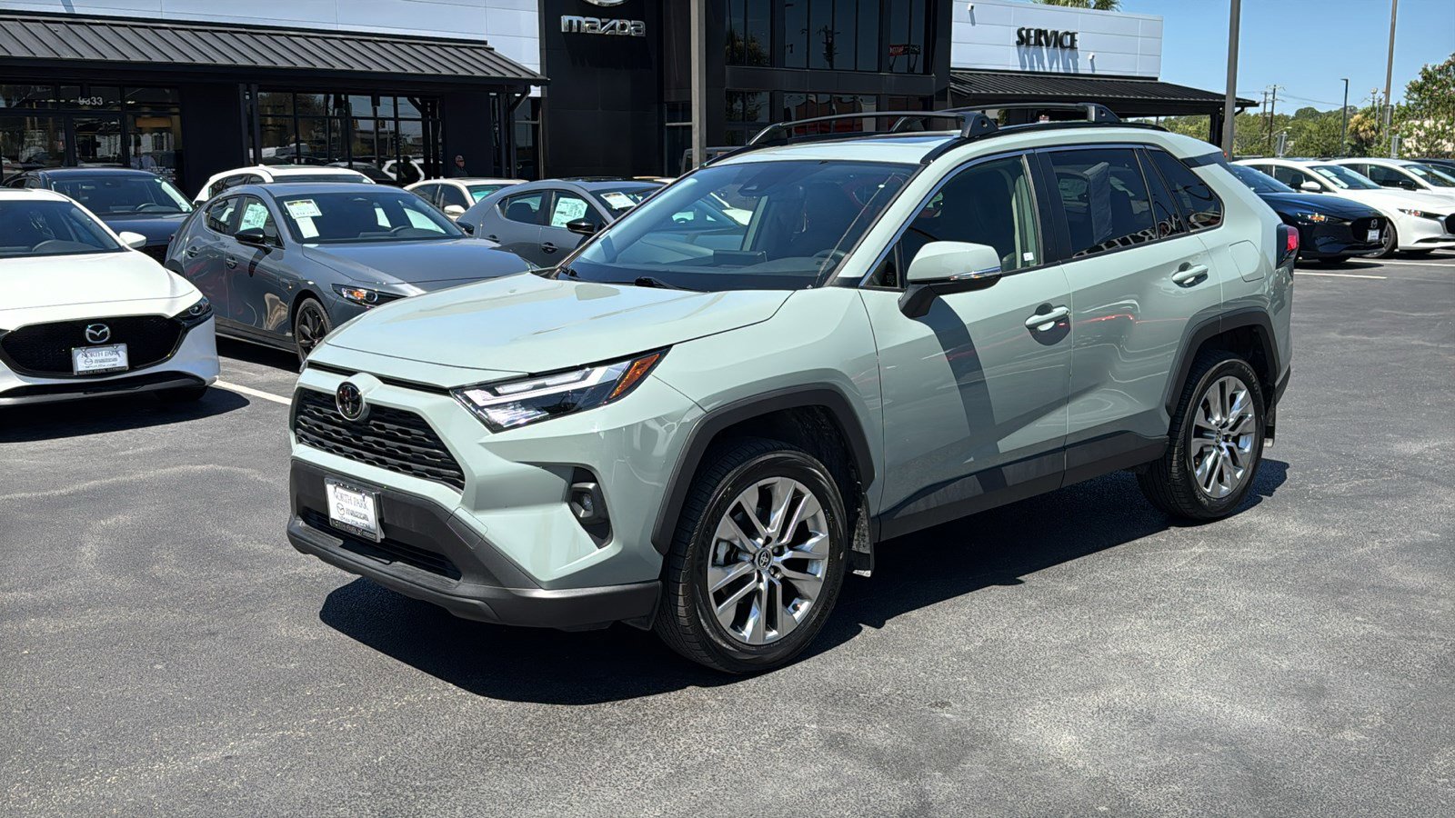 2023 Toyota RAV4 XLE Premium photo 4