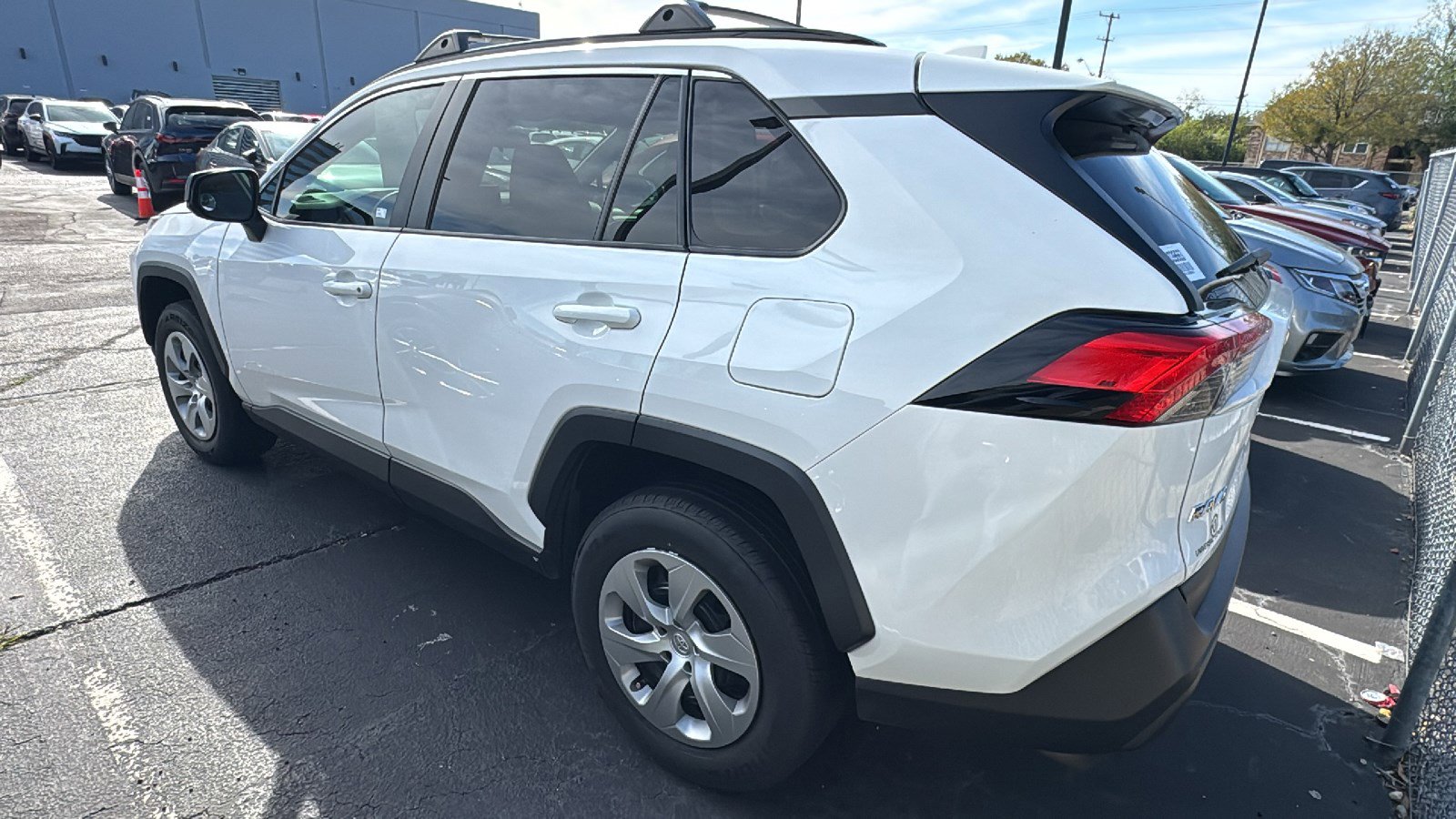 2020 Toyota RAV4 LE photo 2