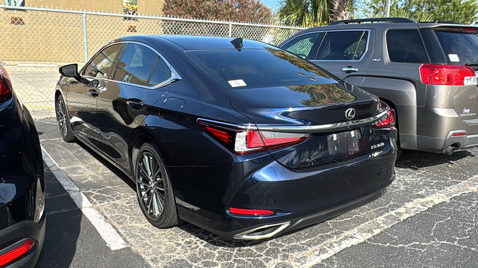 2023 Lexus ES 350 Premium photo 3
