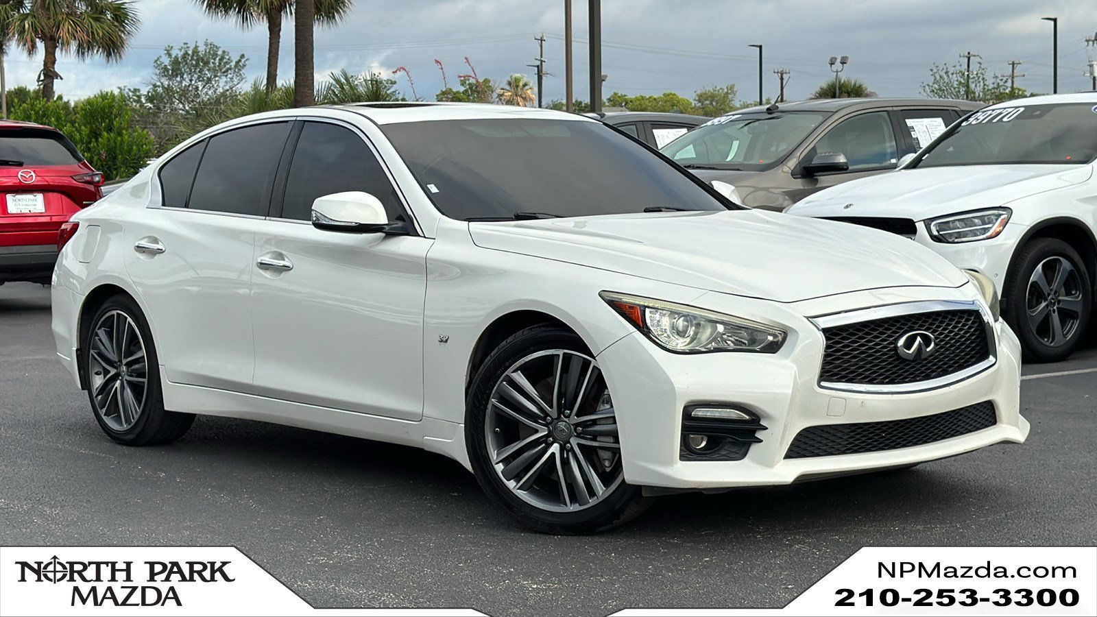 2015 INFINITI Q50's photo