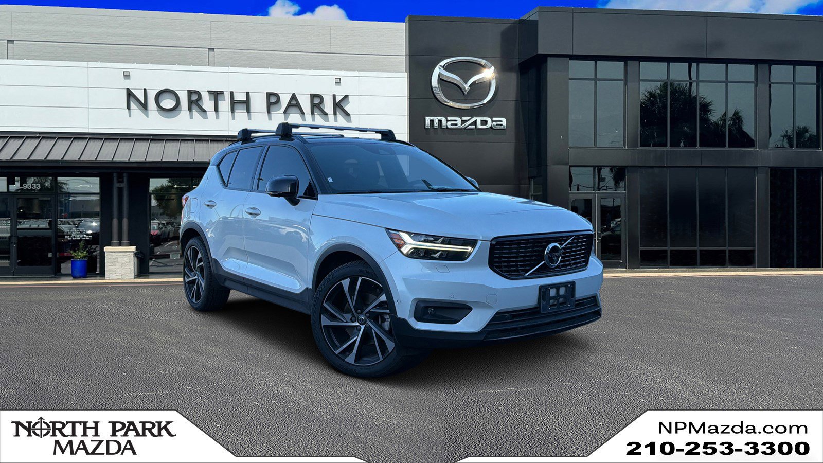 2020 Volvo XC40 R-Design's photo