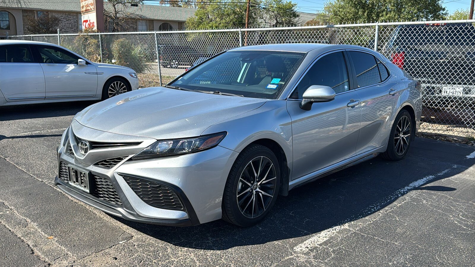 2021 Toyota Camry SE photo 3