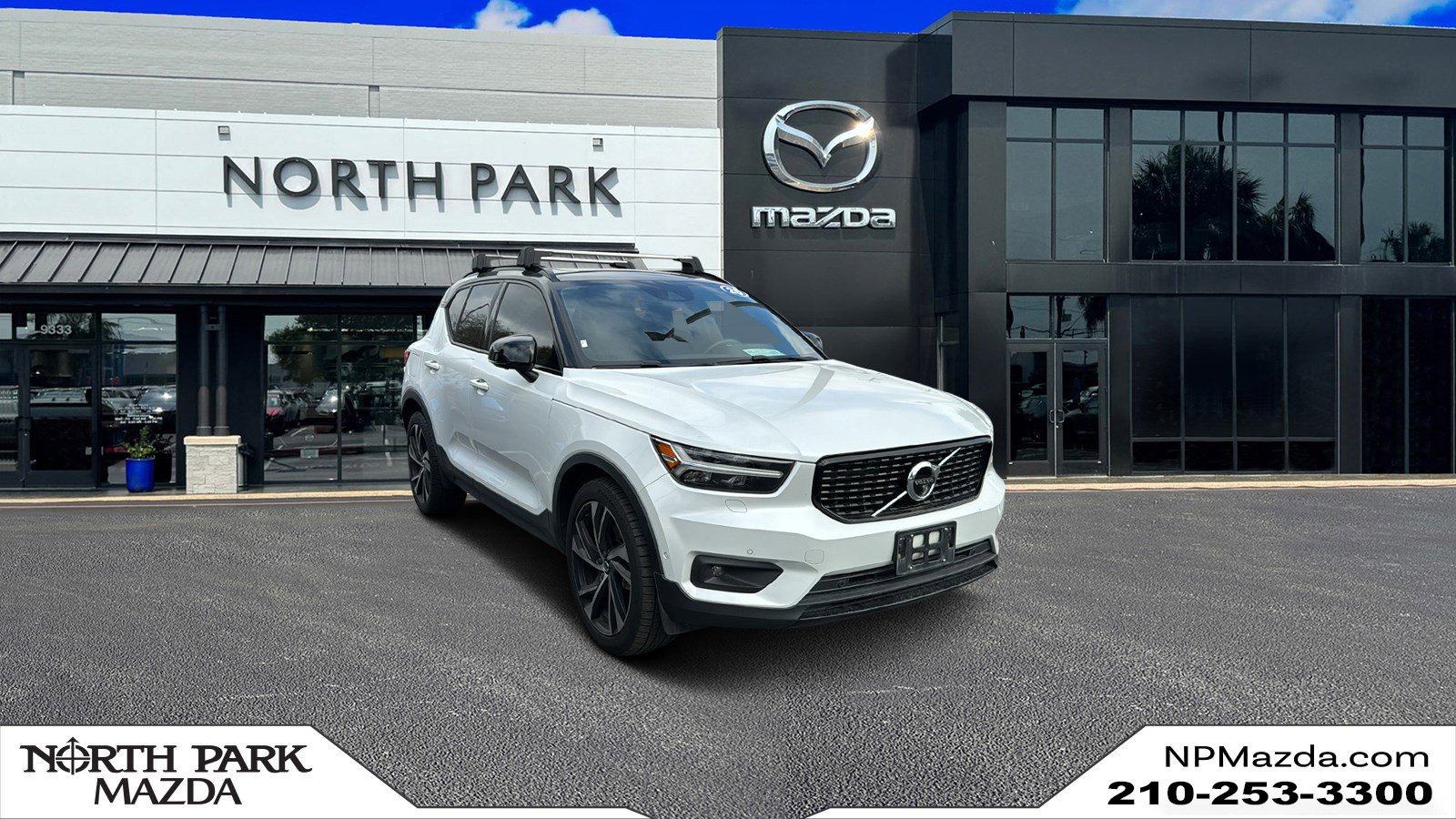 2020 Volvo XC40 R-Design's photo