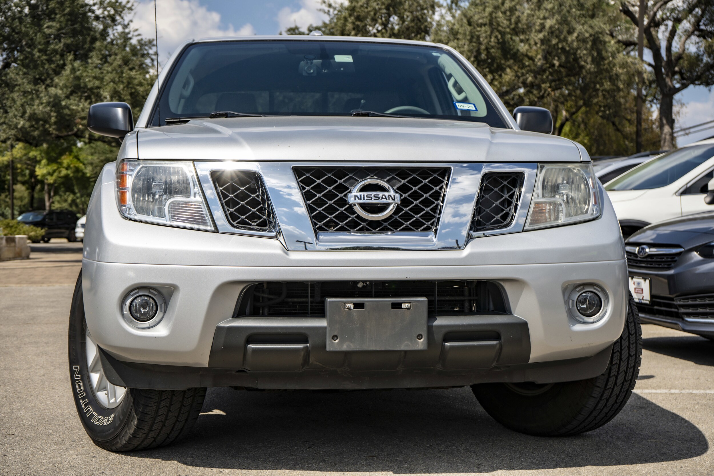 2015 Nissan Frontier SV photo 3