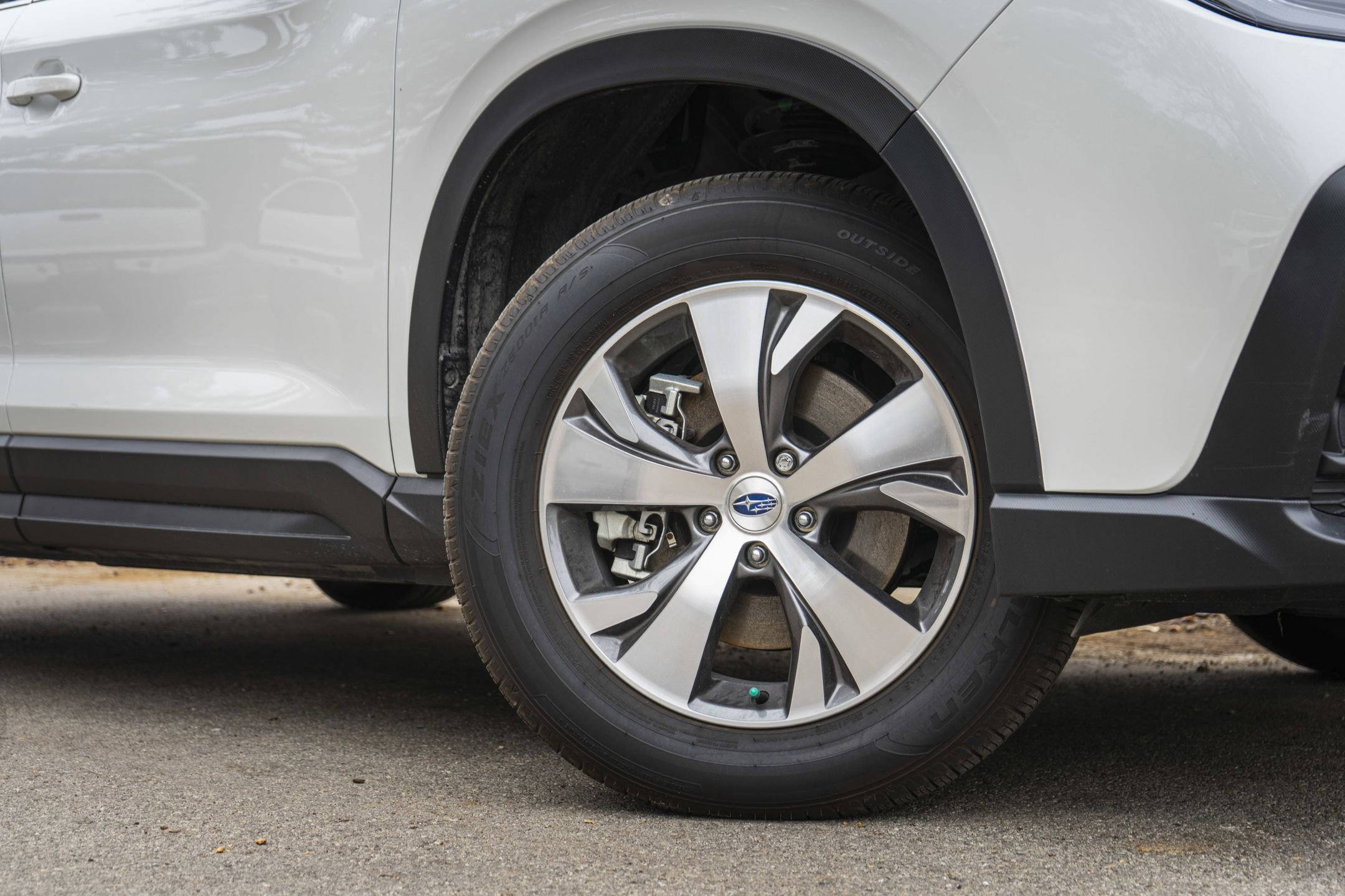 2025 Subaru Ascent Premium photo 2