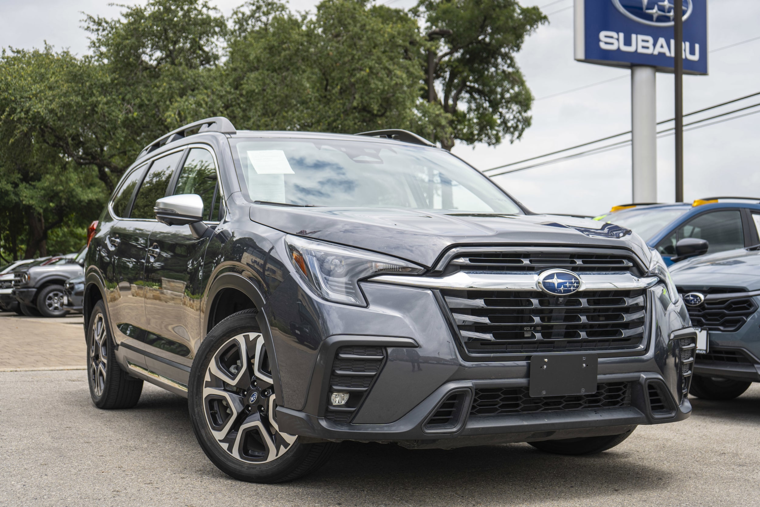 2023 Subaru Ascent Limited 7 Passenger's photo