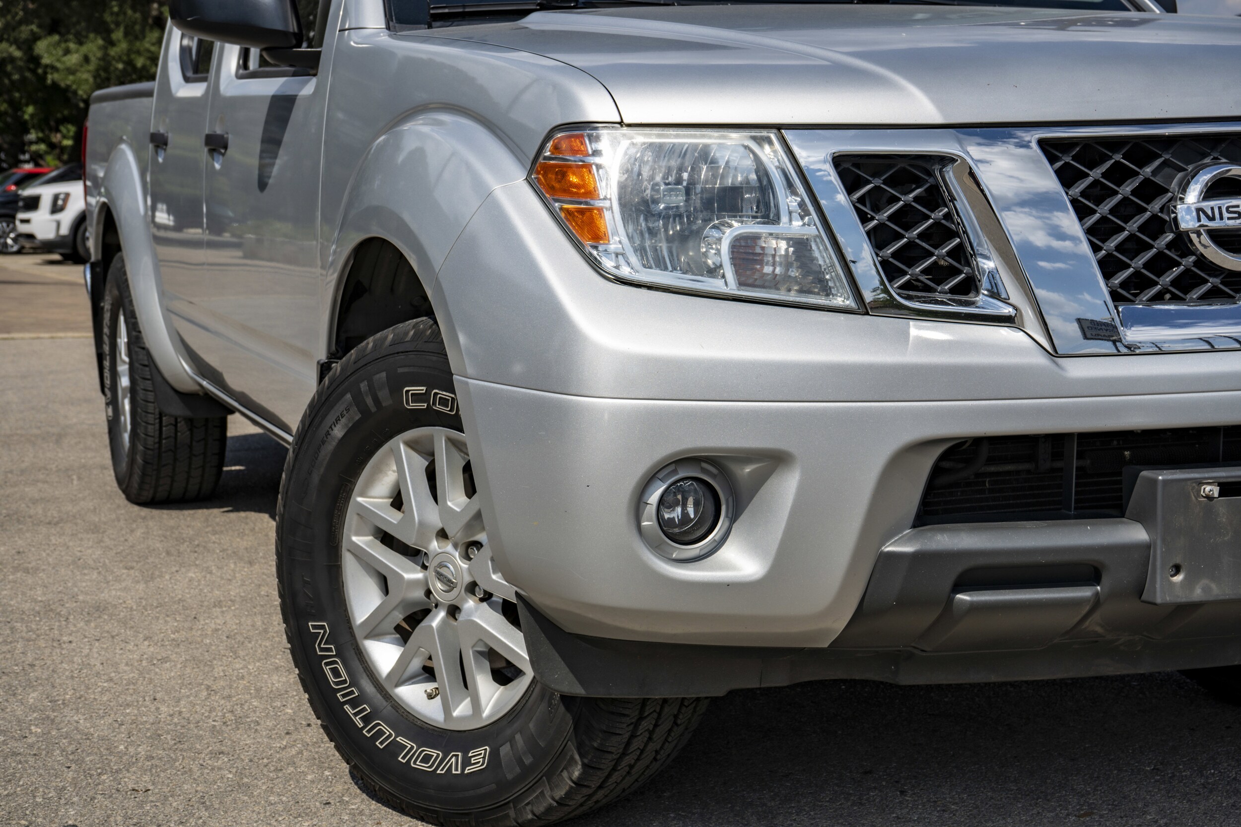 2015 Nissan Frontier SV photo 2