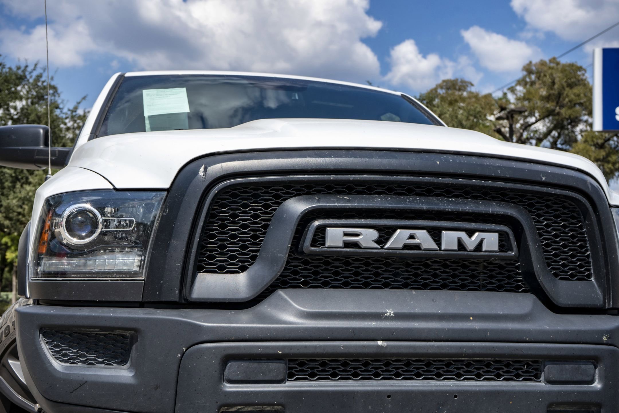 2022 Ram 1500 SLT photo 2