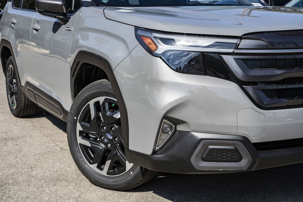 New 2025 Subaru Forester Hybrid Limited SUV