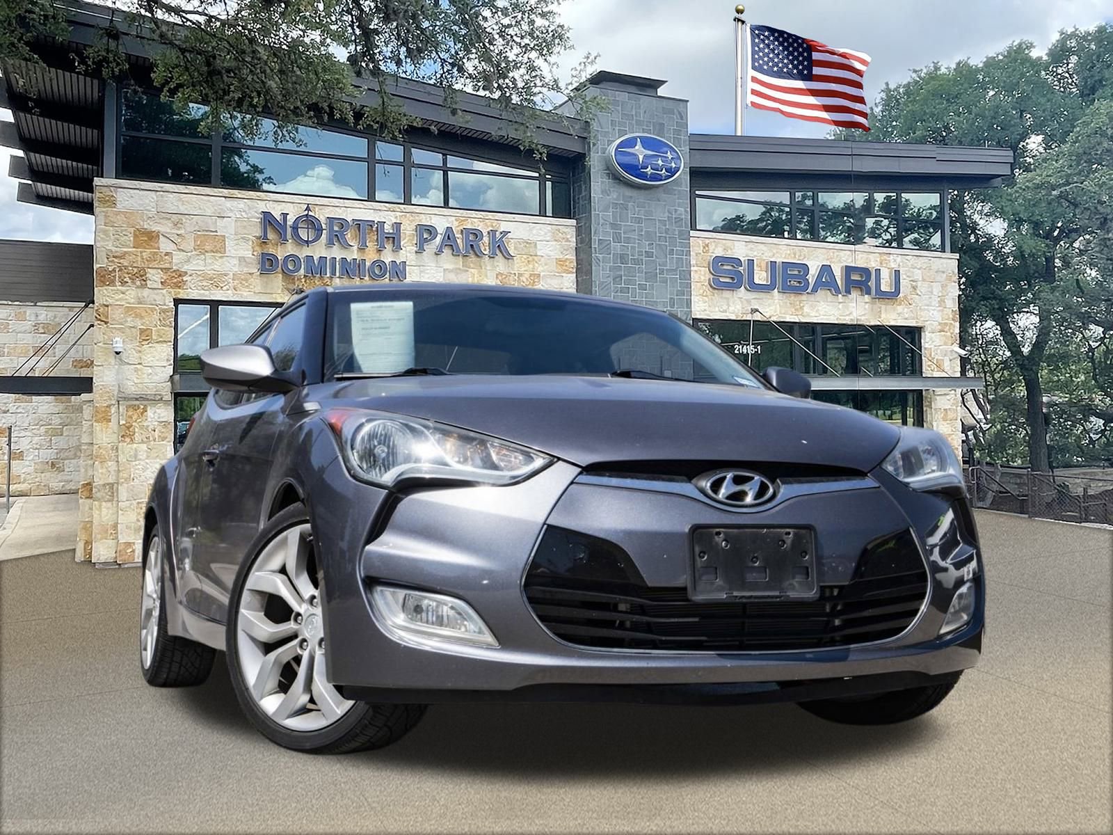 2015 Hyundai Veloster Base photo 3