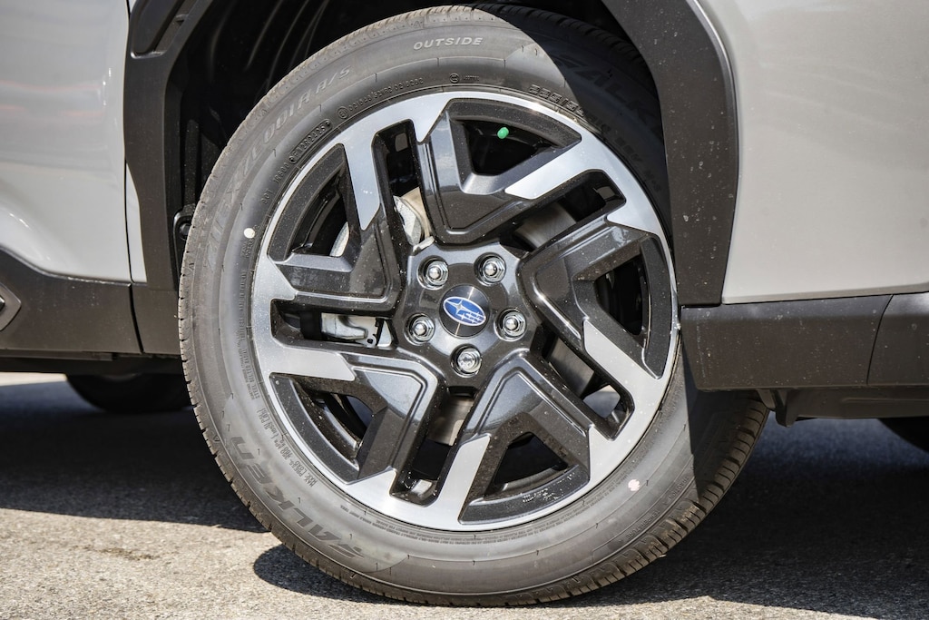 New 2025 Subaru Forester Hybrid Limited SUV