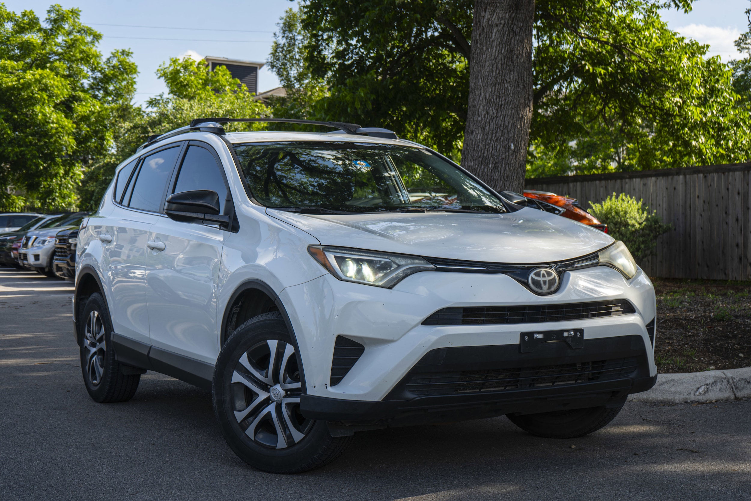 2018 Toyota RAV4 LE's photo