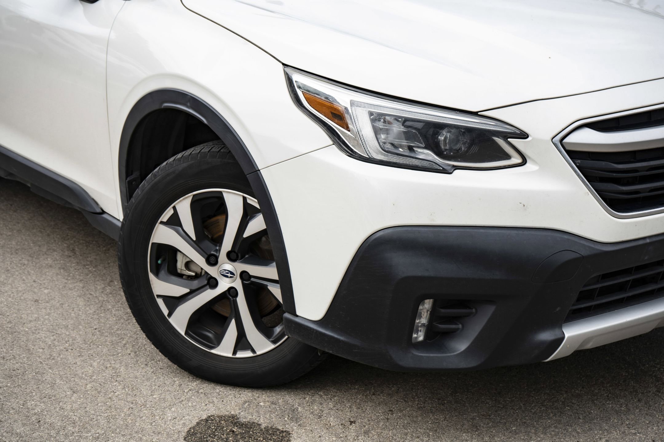 2022 Subaru Outback Touring photo 2