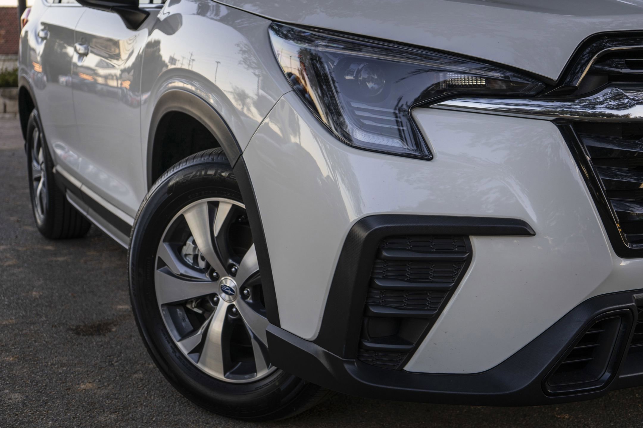 2025 Subaru Ascent Premium photo 2