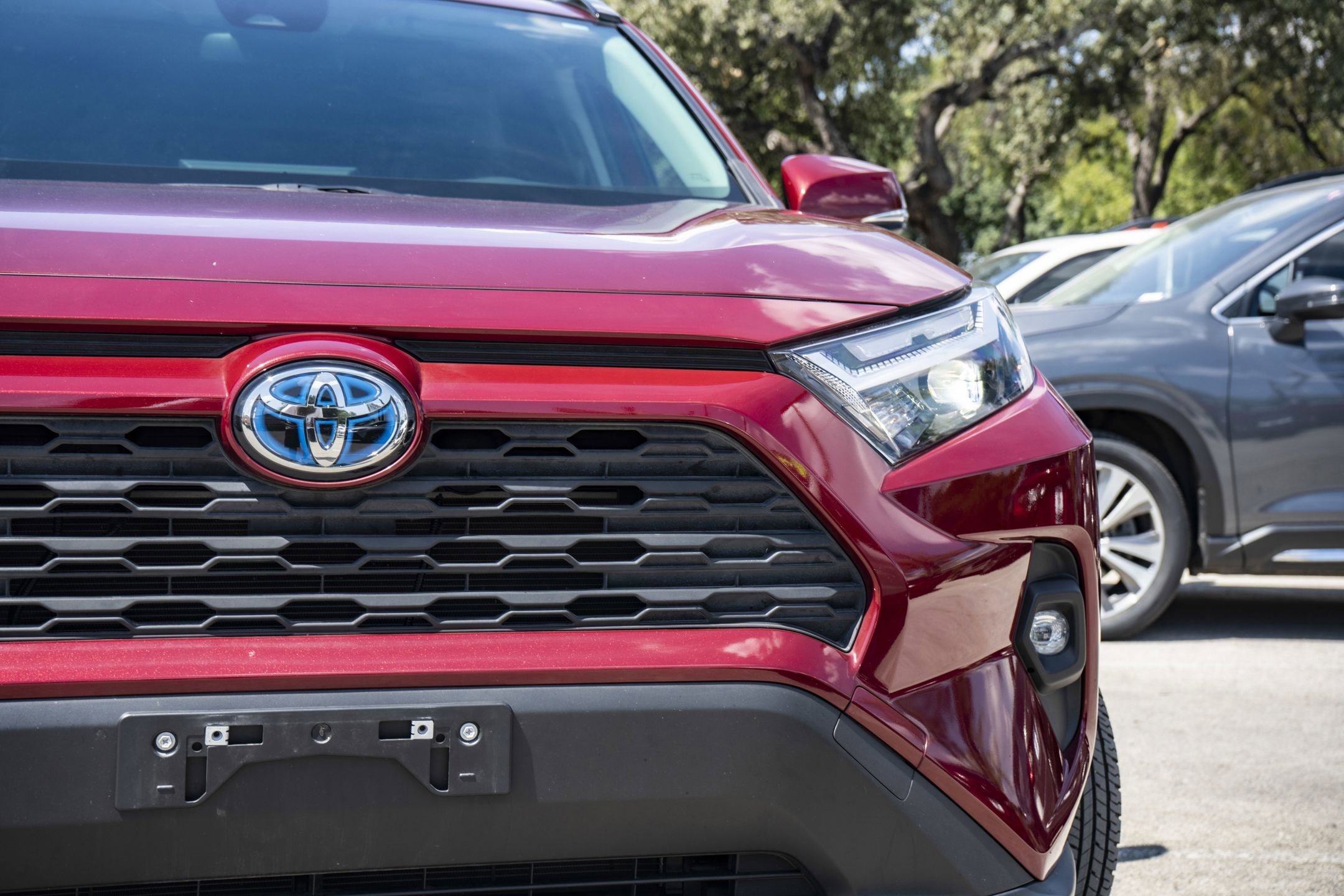 2022 Toyota RAV4 Hybrid XLE Premium photo 3