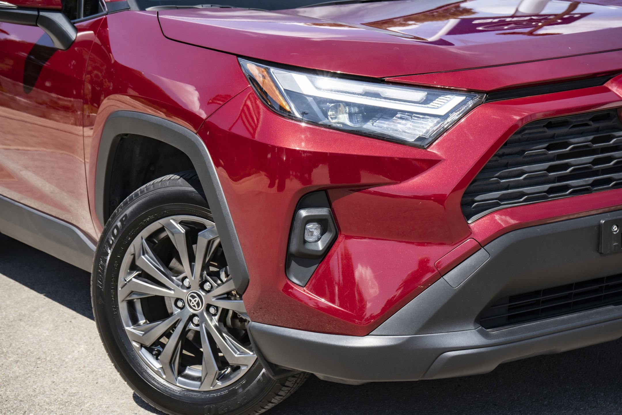 2022 Toyota RAV4 Hybrid XLE Premium photo 2