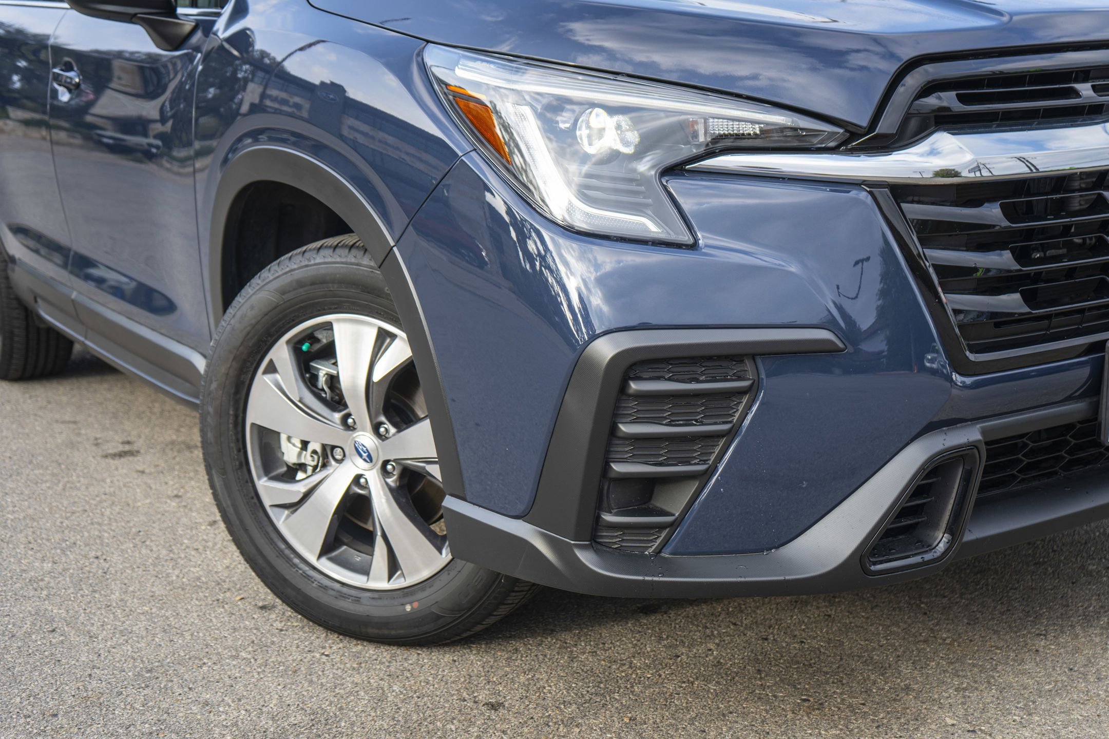 2025 Subaru Ascent Premium photo 2