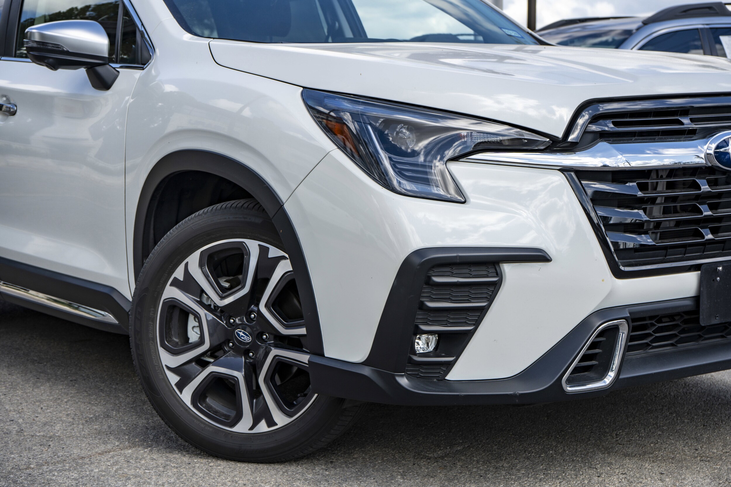 2023 Subaru Ascent Touring photo 2