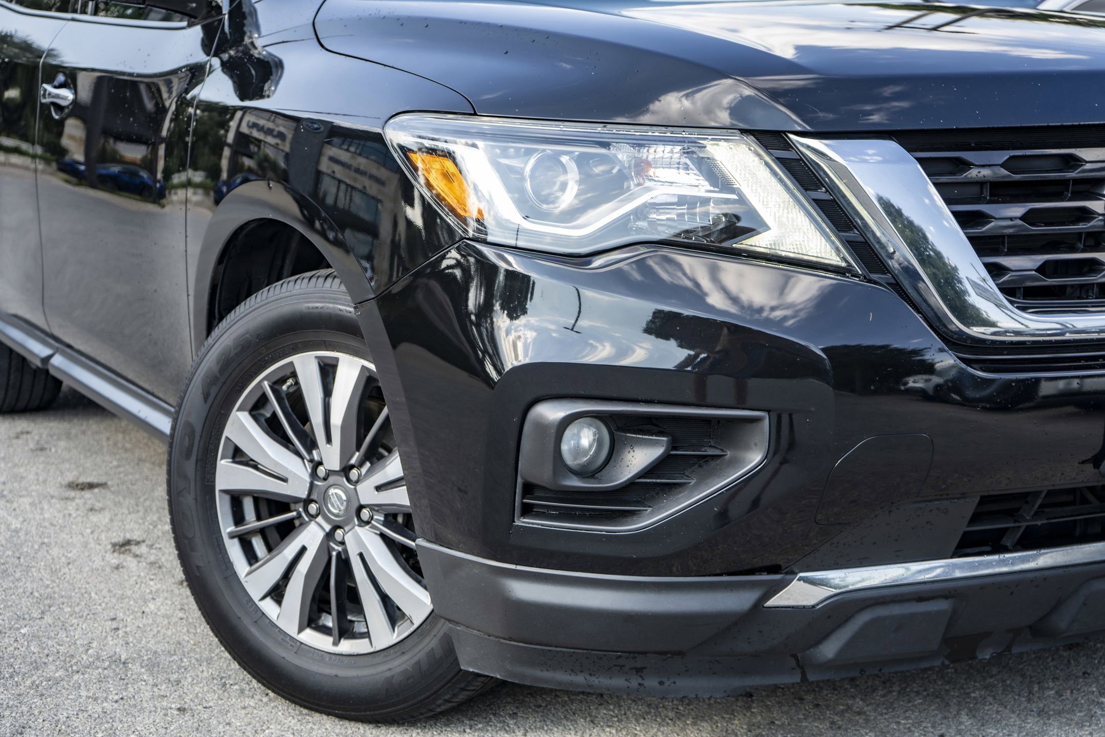 2017 Nissan Pathfinder SL photo 2