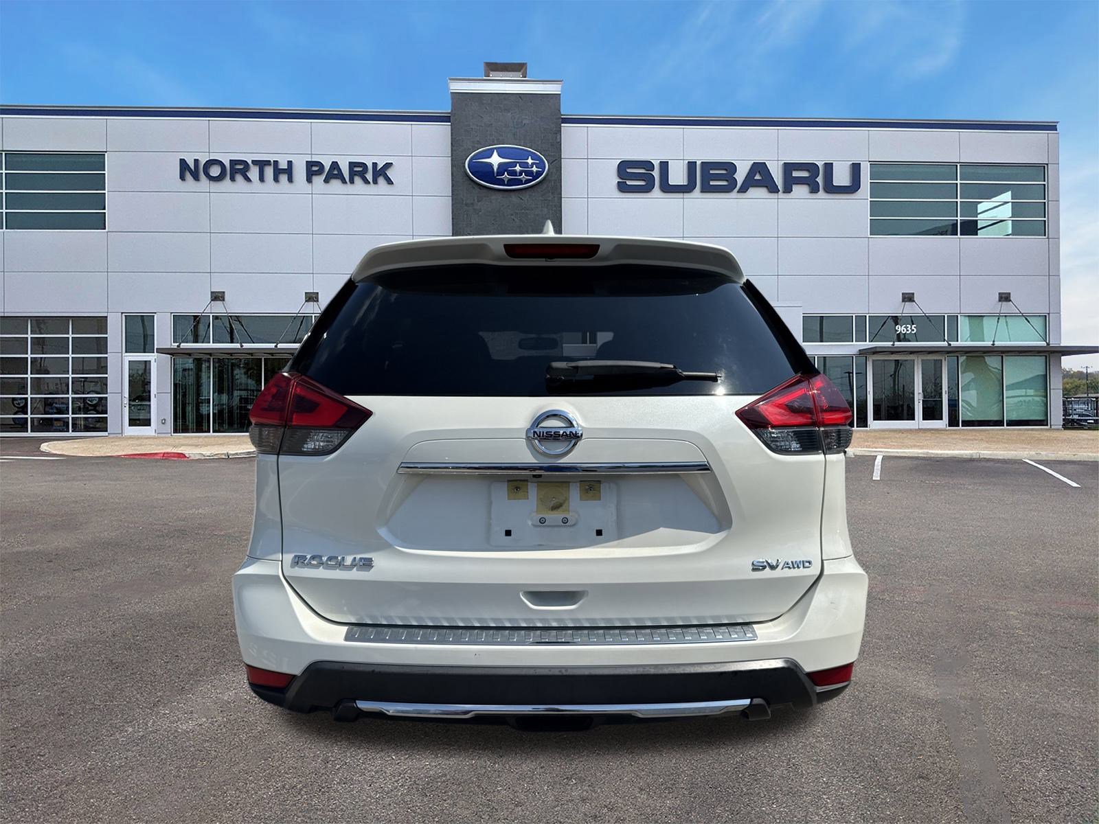 2018 Nissan Rogue SV photo 4