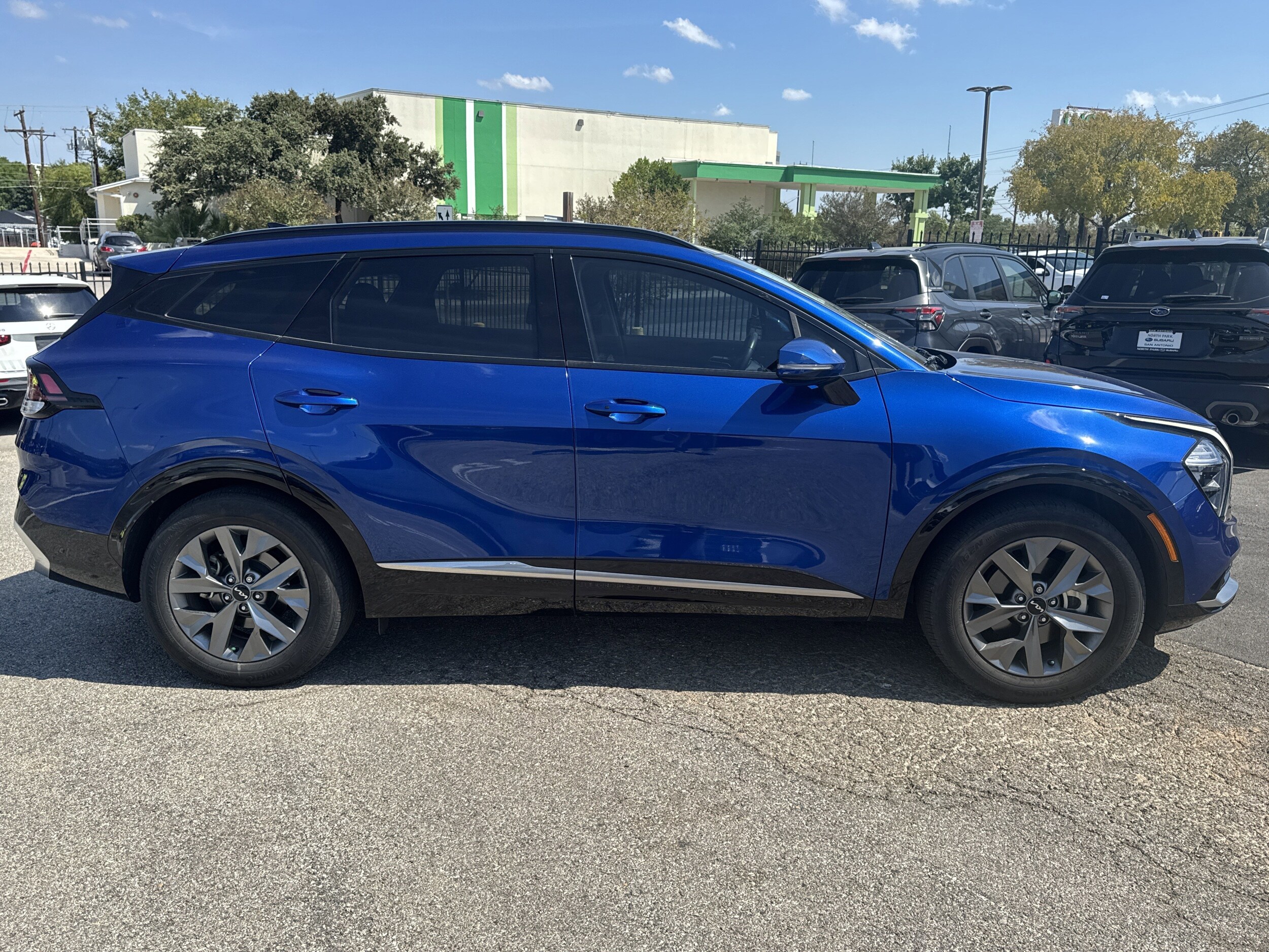 2023 Kia Sportage SX photo 2