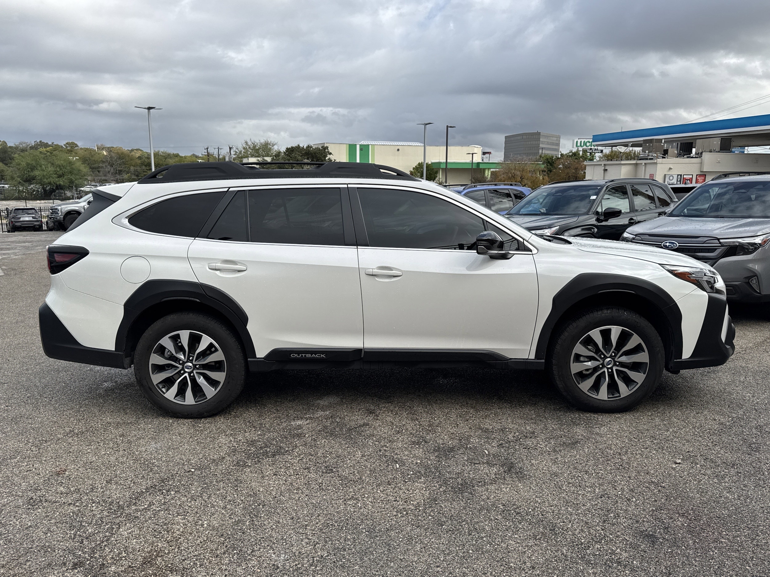 2023 Subaru Outback Limited photo 2
