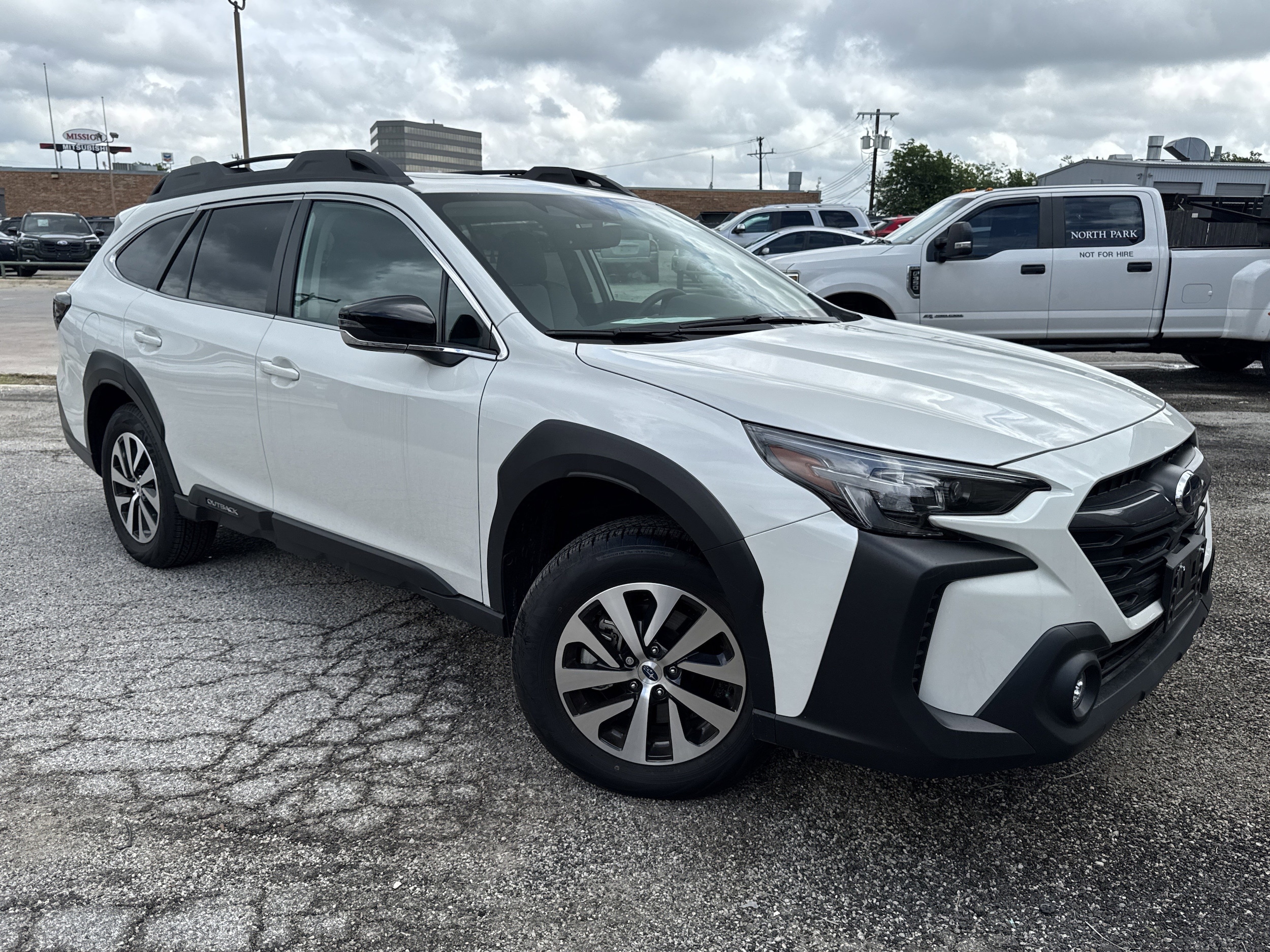 2025 Subaru Outback Premium's photo